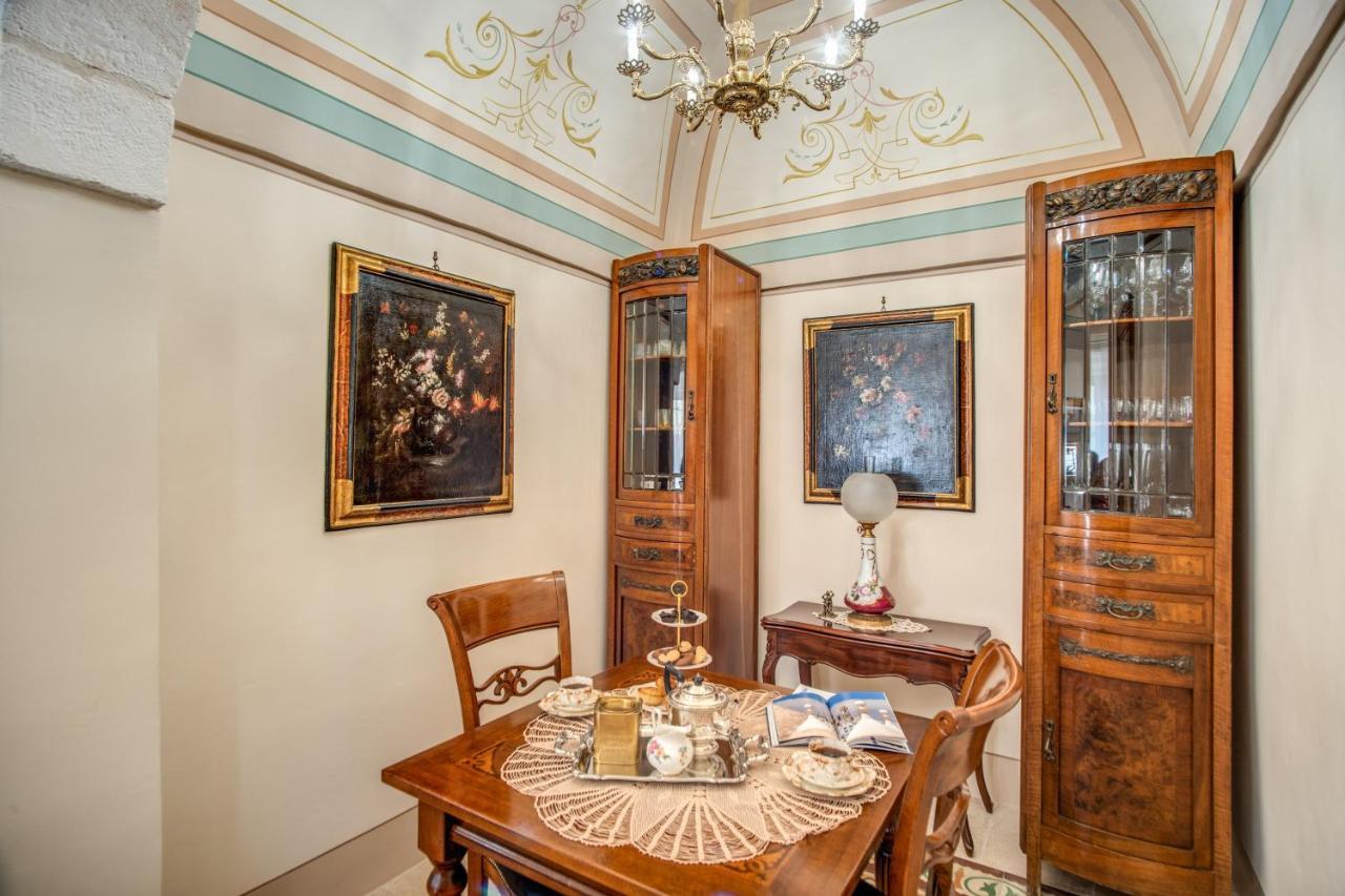 Bed and Breakfast Palazzo Stunis - Dimora Di Charme Ostuni Exterior foto