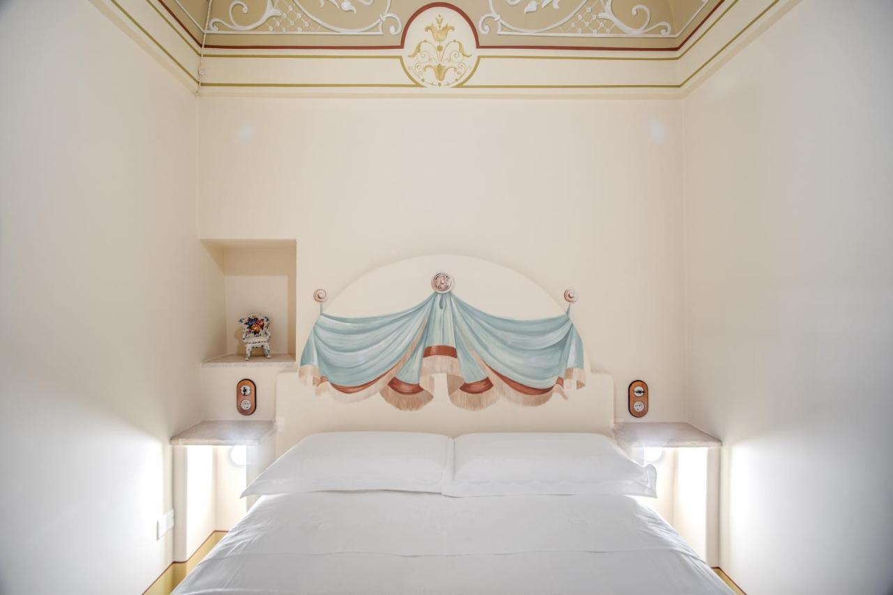 Bed and Breakfast Palazzo Stunis - Dimora Di Charme Ostuni Exterior foto