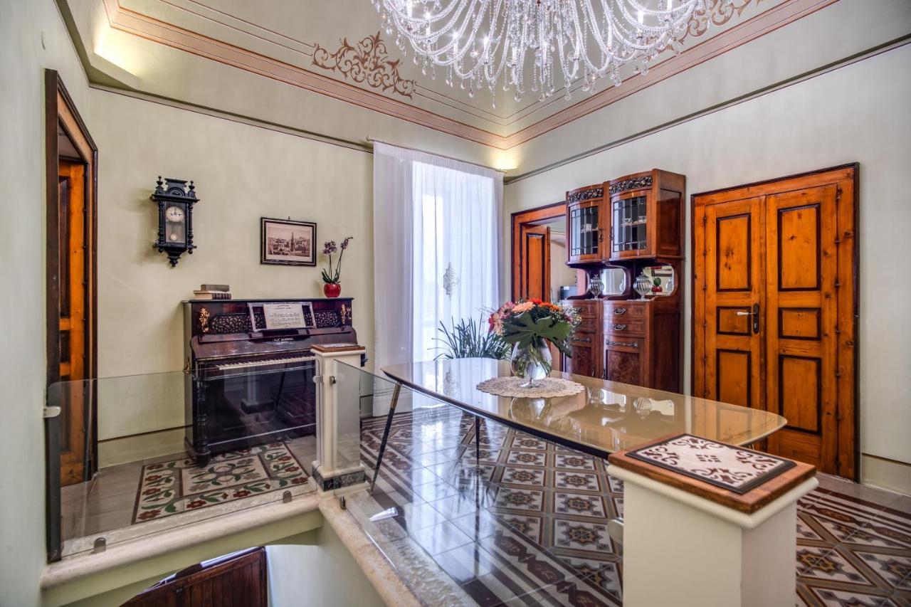 Bed and Breakfast Palazzo Stunis - Dimora Di Charme Ostuni Exterior foto
