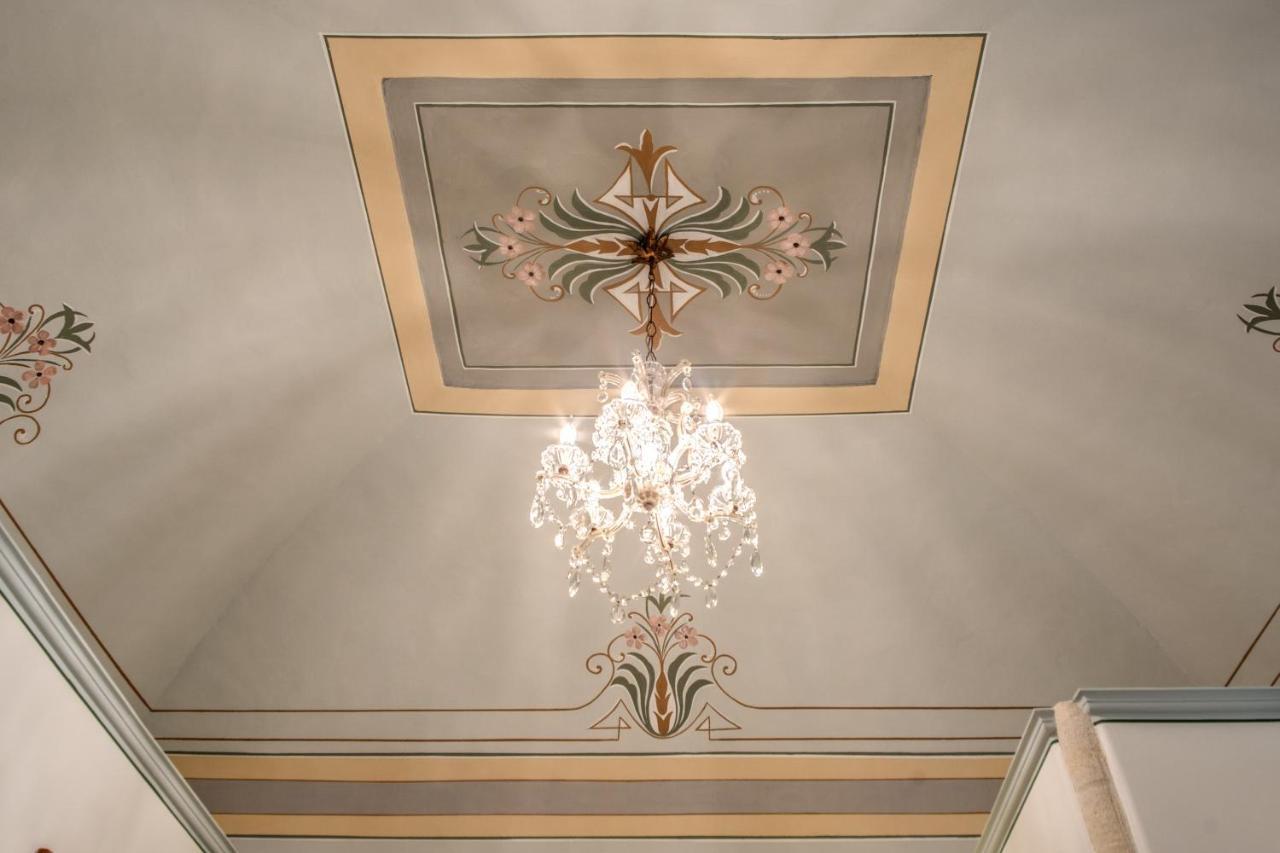 Bed and Breakfast Palazzo Stunis - Dimora Di Charme Ostuni Exterior foto