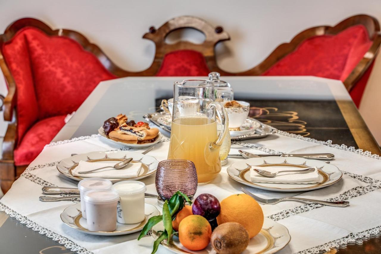 Bed and Breakfast Palazzo Stunis - Dimora Di Charme Ostuni Exterior foto