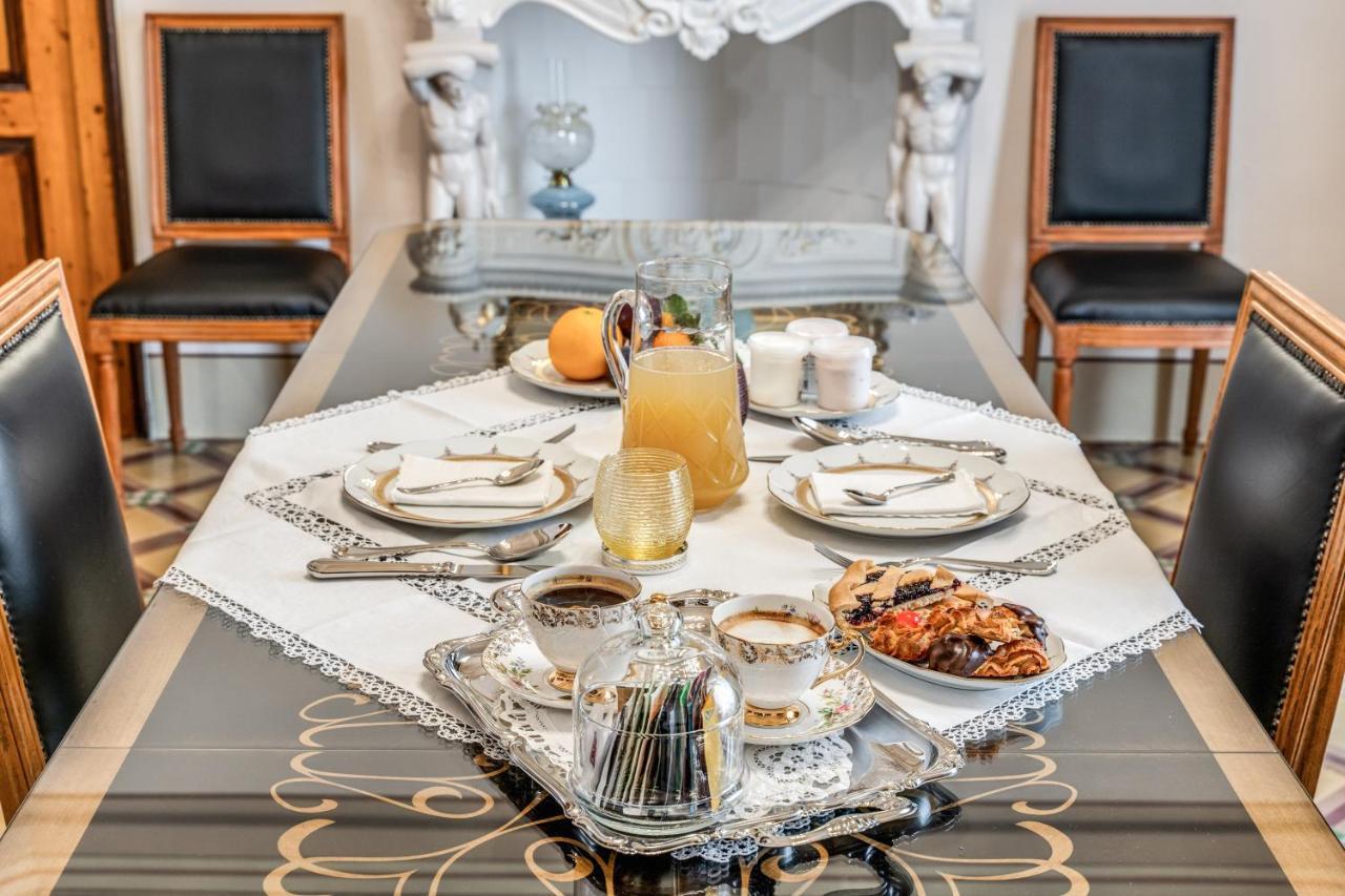 Bed and Breakfast Palazzo Stunis - Dimora Di Charme Ostuni Exterior foto