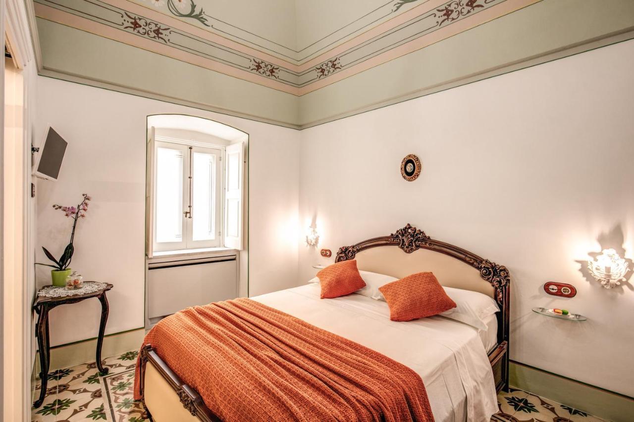 Bed and Breakfast Palazzo Stunis - Dimora Di Charme Ostuni Exterior foto