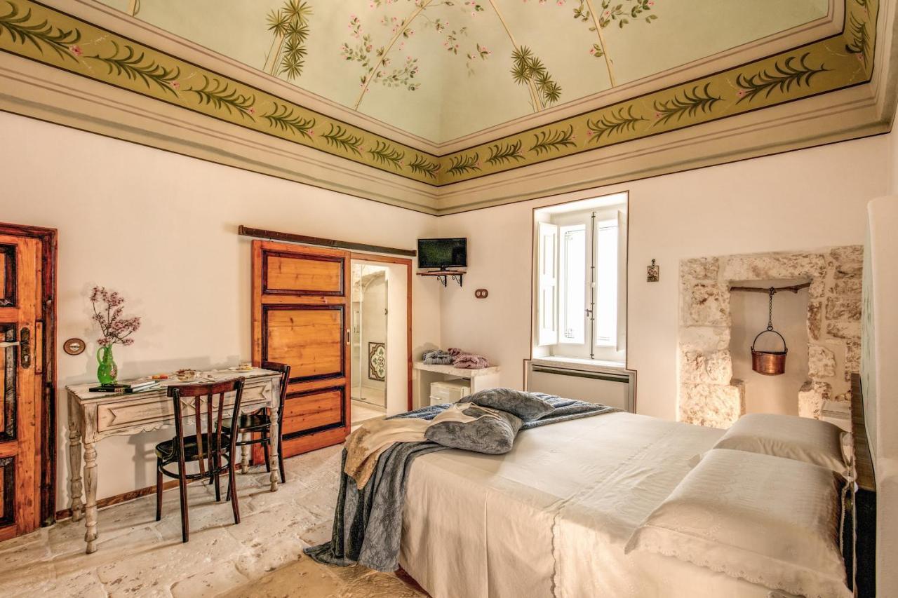 Bed and Breakfast Palazzo Stunis - Dimora Di Charme Ostuni Exterior foto