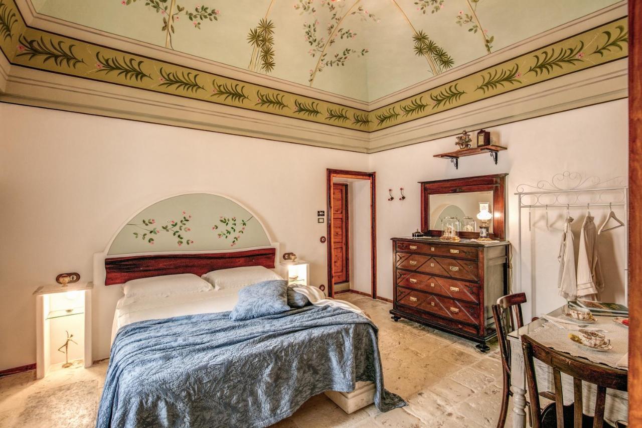 Bed and Breakfast Palazzo Stunis - Dimora Di Charme Ostuni Exterior foto