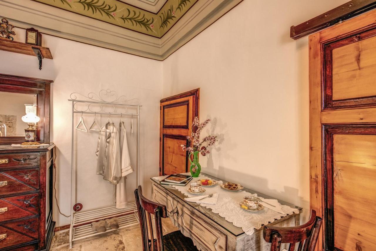 Bed and Breakfast Palazzo Stunis - Dimora Di Charme Ostuni Exterior foto